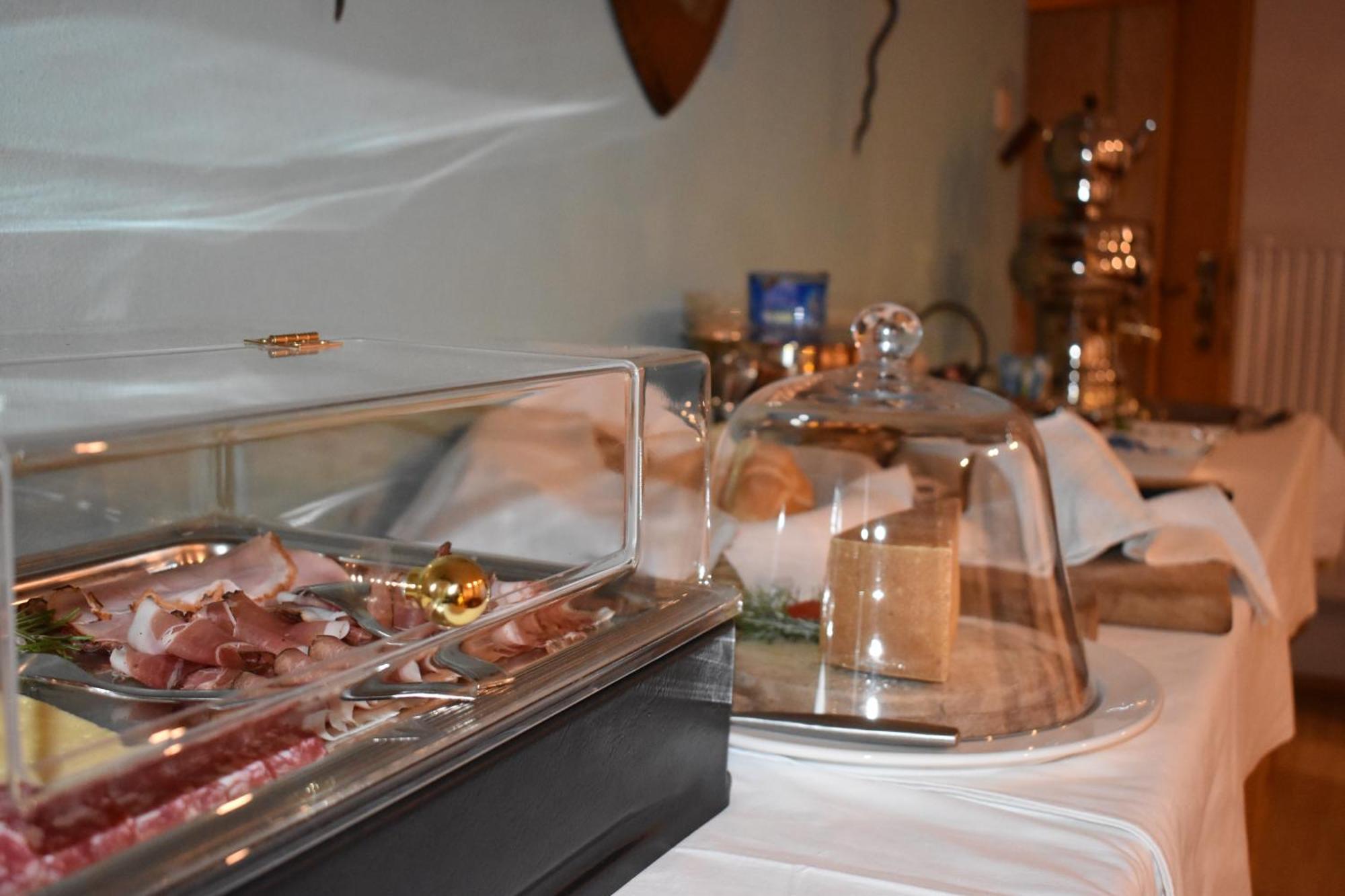 Hirschstube Nauders Bed & Breakfast Екстериор снимка