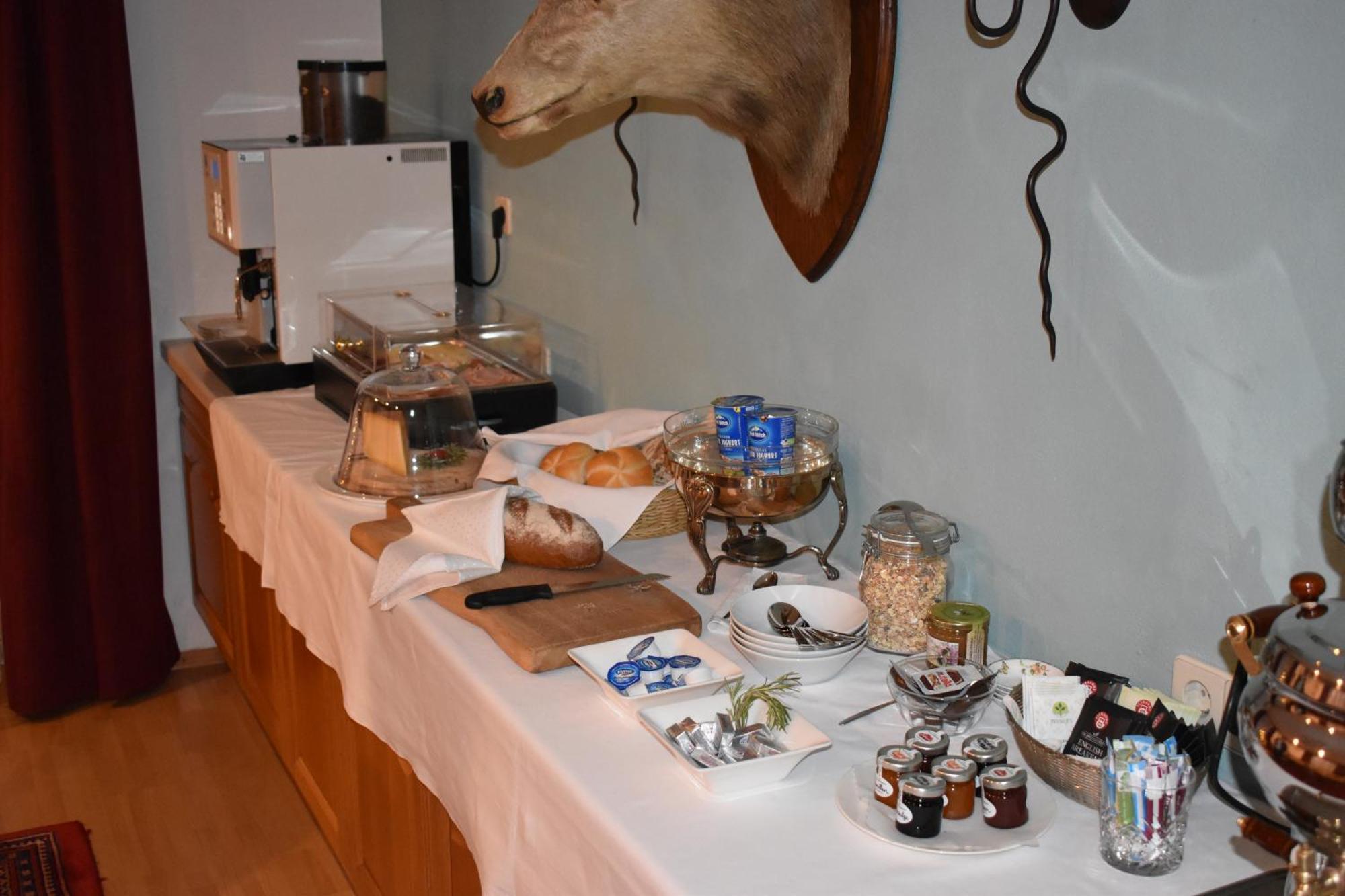 Hirschstube Nauders Bed & Breakfast Екстериор снимка