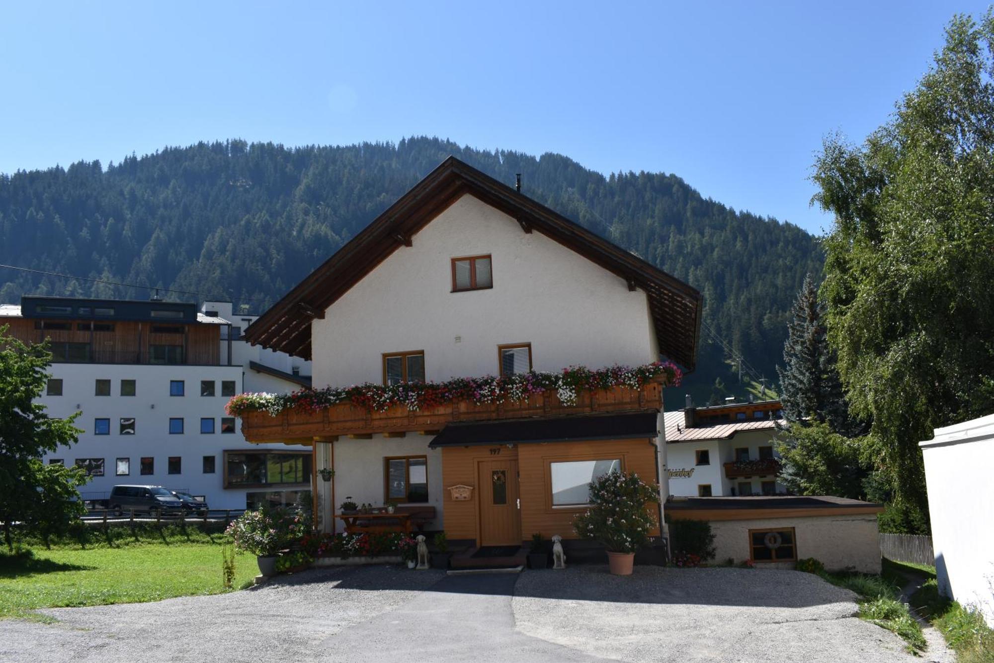 Hirschstube Nauders Bed & Breakfast Екстериор снимка